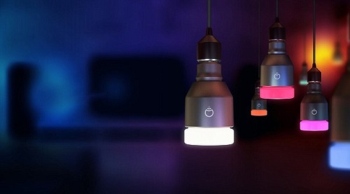 澳大利亞發明家研制出一款能用智能手機控制開關、變換顏色的LED燈泡。