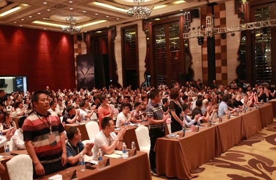 榮事達廚衛電器：榮曜，獻給時代的榮者！