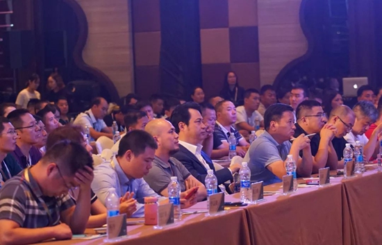 榮事達廚衛電器：榮曜，獻給時代的榮者！